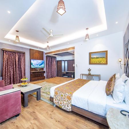 Готель Solar Residency, Srinagar Екстер'єр фото