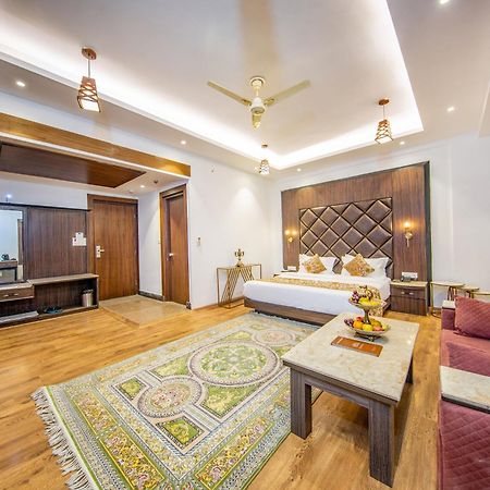 Готель Solar Residency, Srinagar Екстер'єр фото