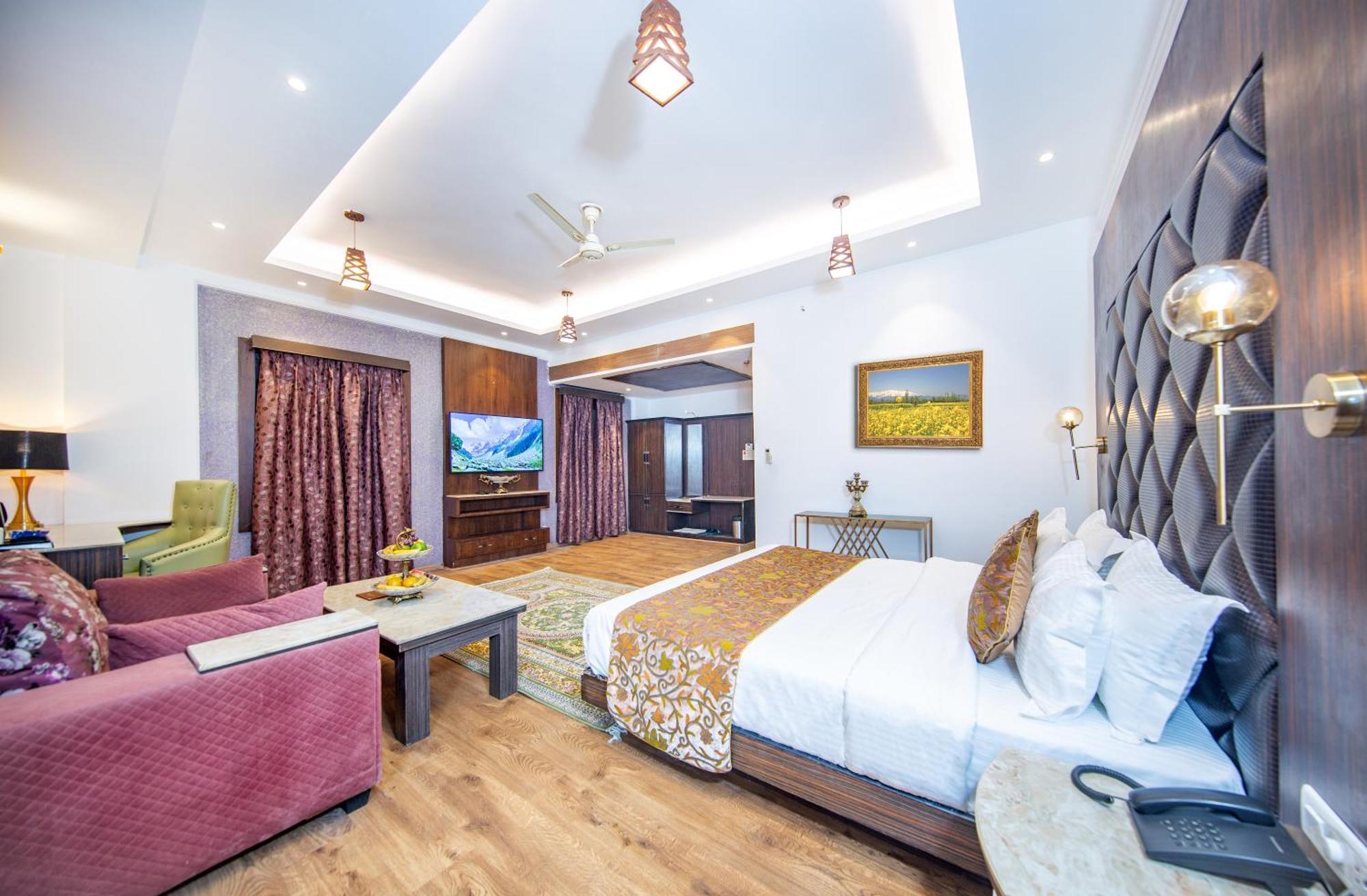 Готель Solar Residency, Srinagar Екстер'єр фото